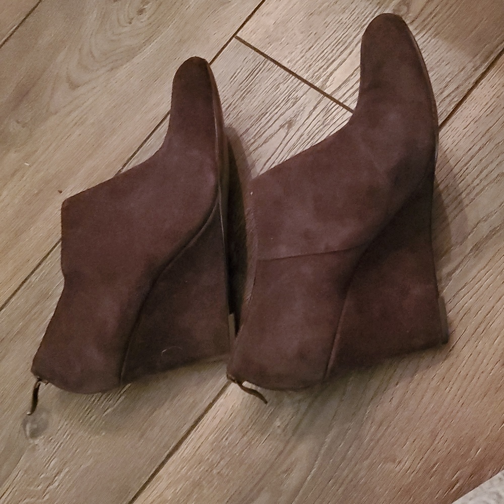 LOFT Chocolate Brown Wedge Booties Size 8.5 Faux Suede - Picture 15 of 16
